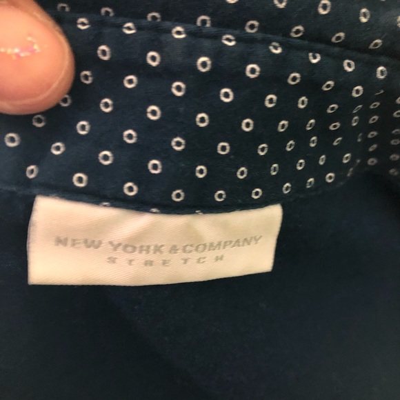 New York and Co long-sleeves button front - Picture 6 of 8